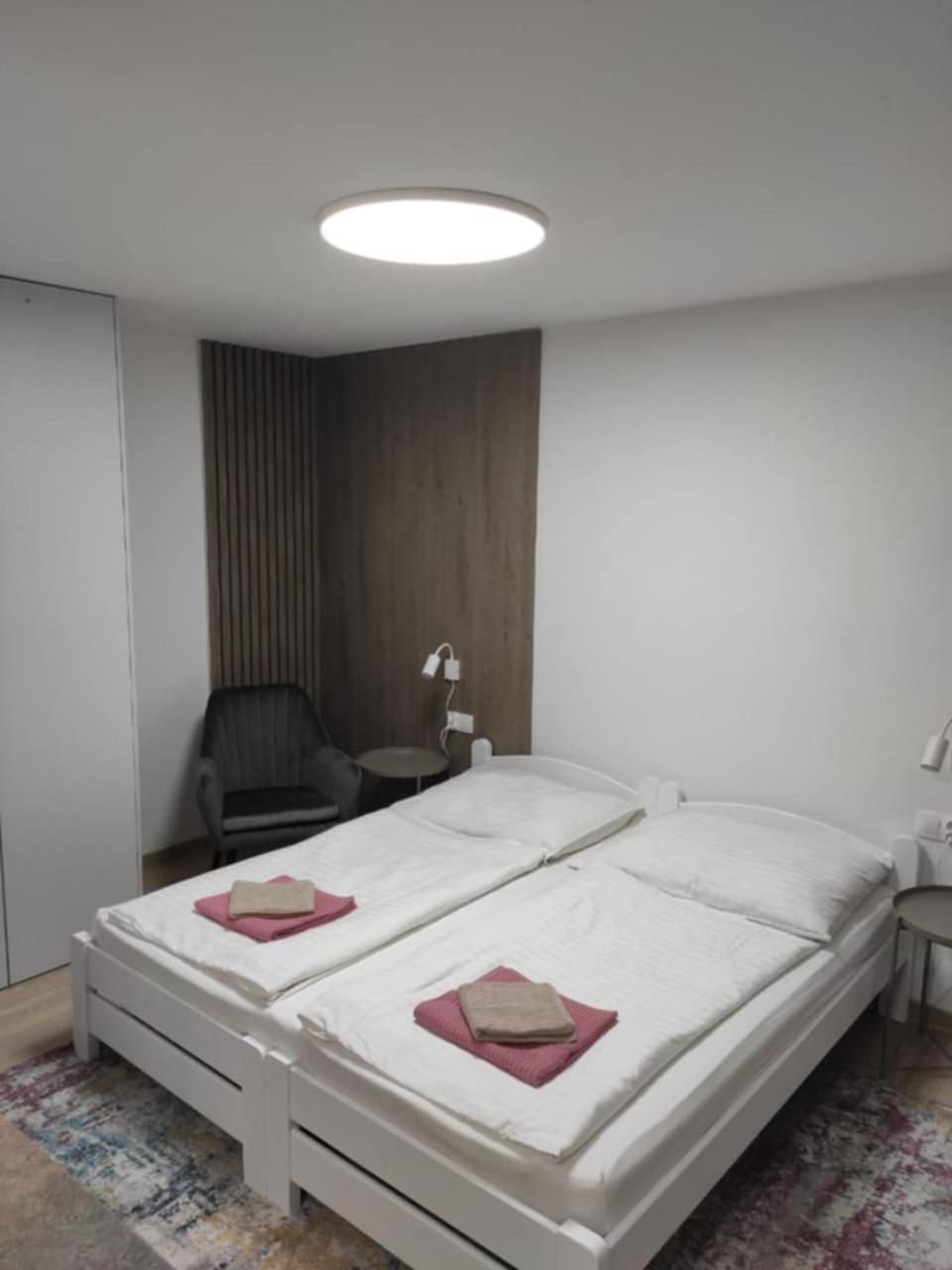 Privat Julia Hotel Vrbov Luaran gambar