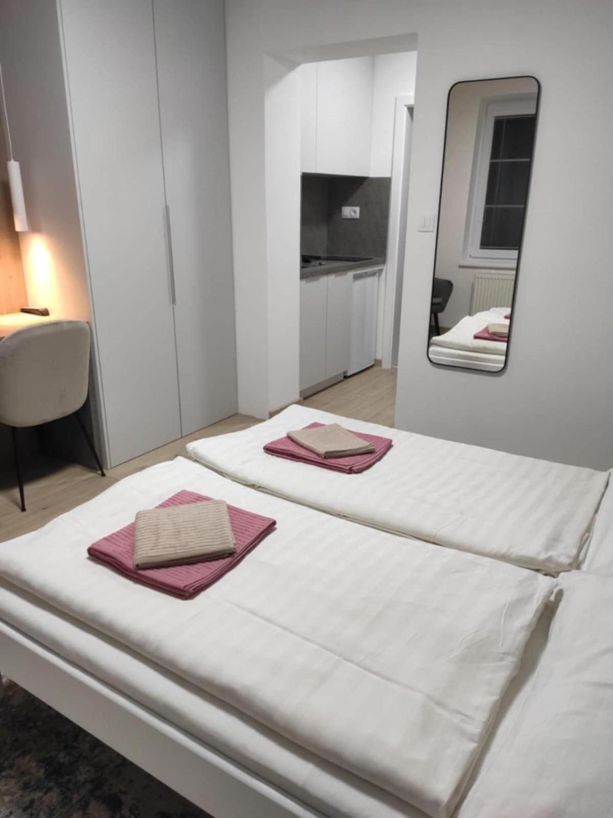 Privat Julia Hotel Vrbov Luaran gambar