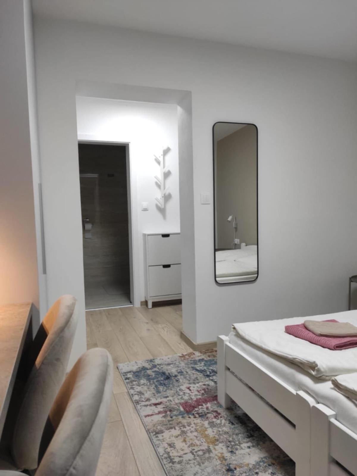 Privat Julia Hotel Vrbov Luaran gambar