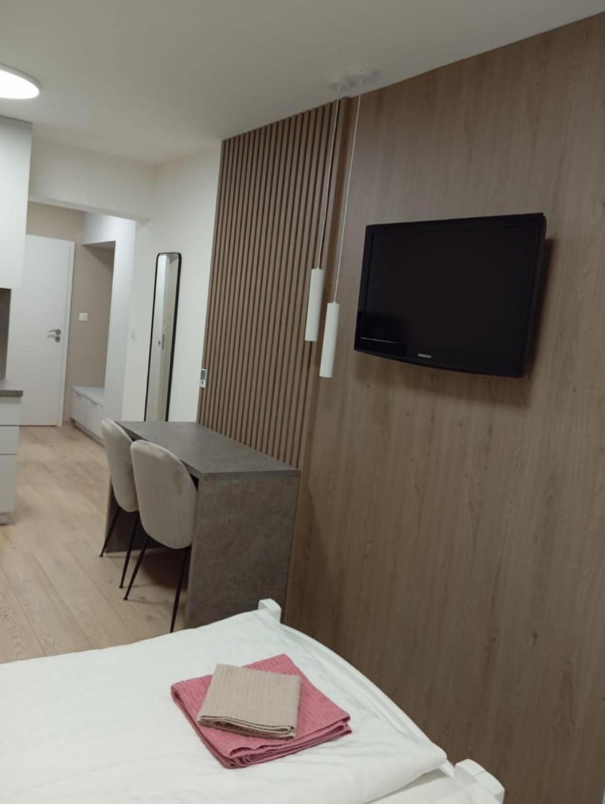 Privat Julia Hotel Vrbov Luaran gambar