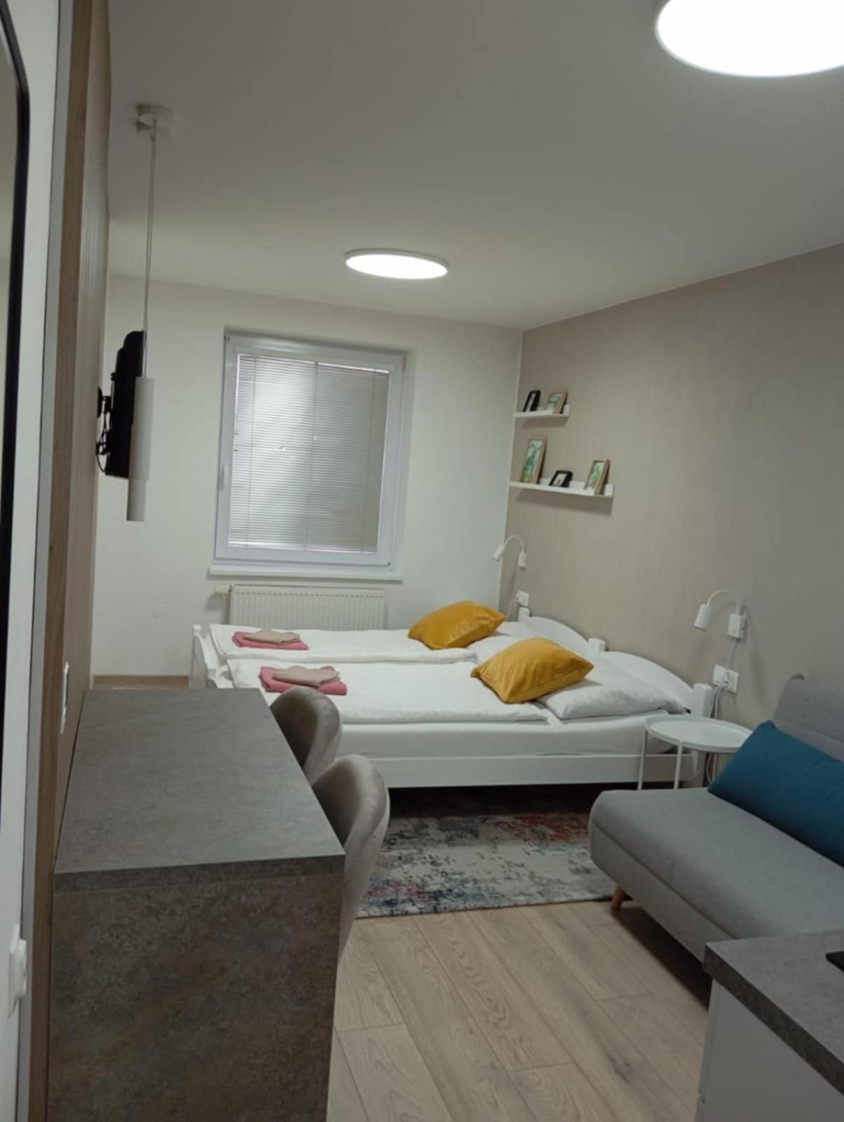 Privat Julia Hotel Vrbov Luaran gambar